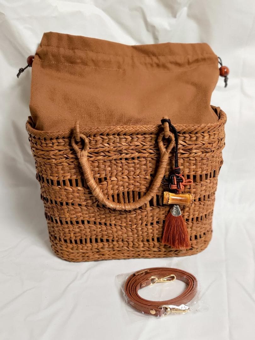 山葡萄かごバッグ 透かし波編み　手作り①