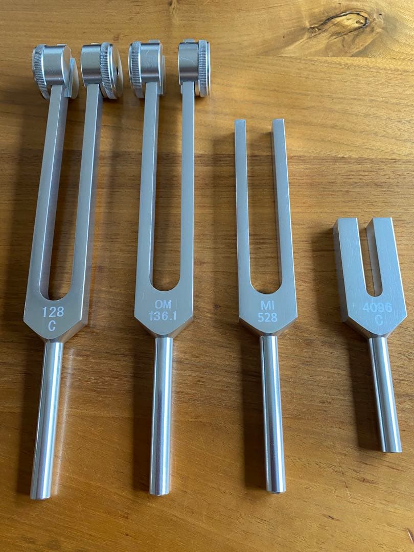 新品　音叉　128 136.1 528 4096hz チューナー　セット