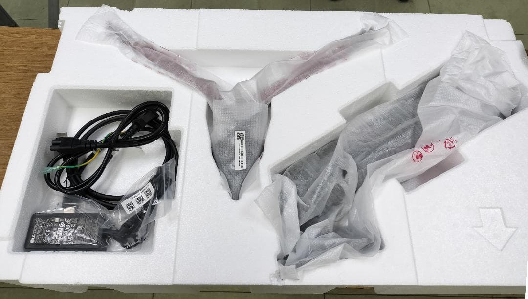 LG UltraGear ゲーミングモニター 24GN650