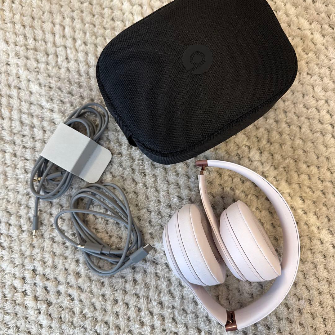 美品)Beats Solo 4 ワイヤレスヘッドホン クラウドピンク
