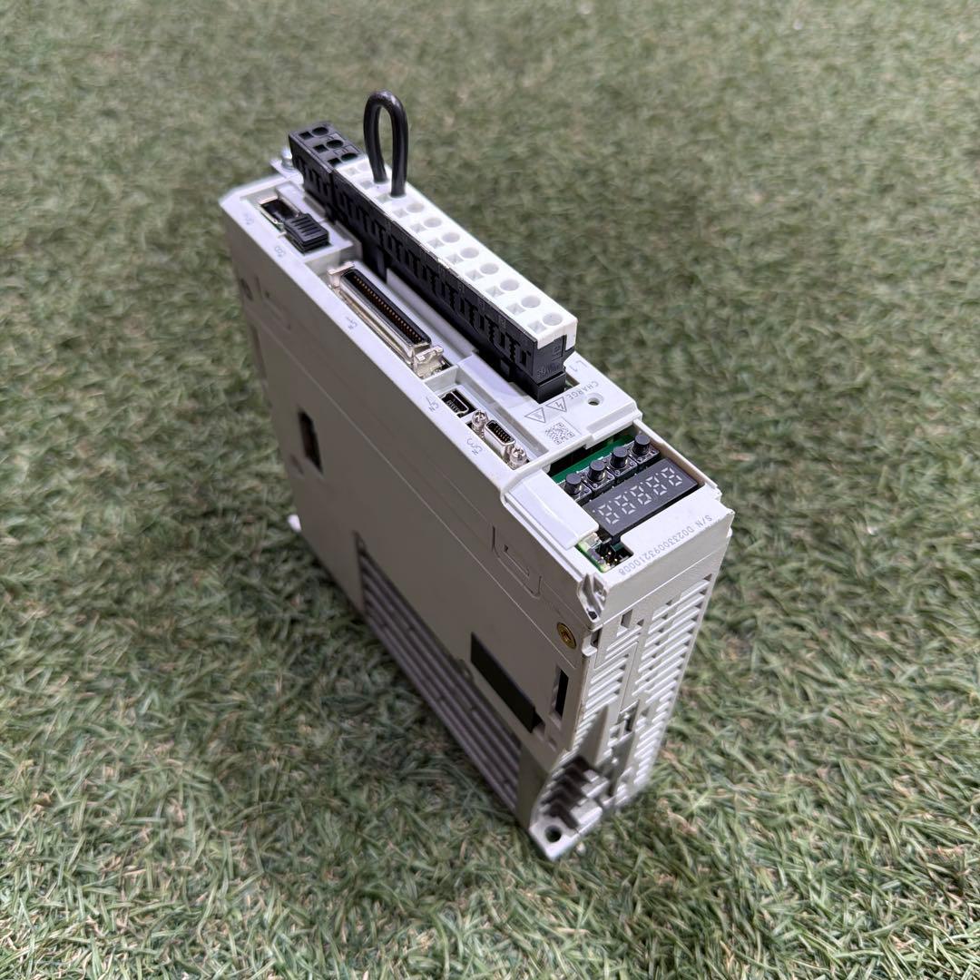 YASKAWA SGDXS-1R6A00A サーボパックドライブ 動作保証