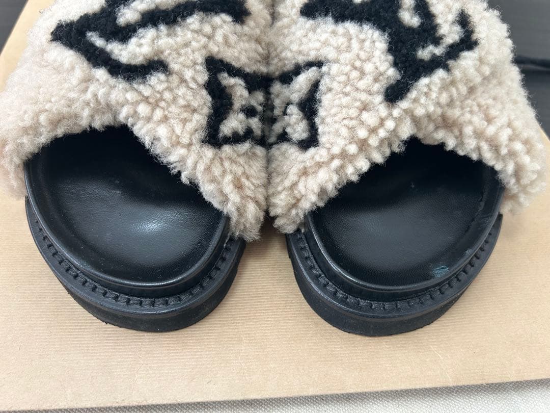 LOUIS VUITTON ルイヴィトン　ロゴ刺繍サンダル　秋冬用　36.5