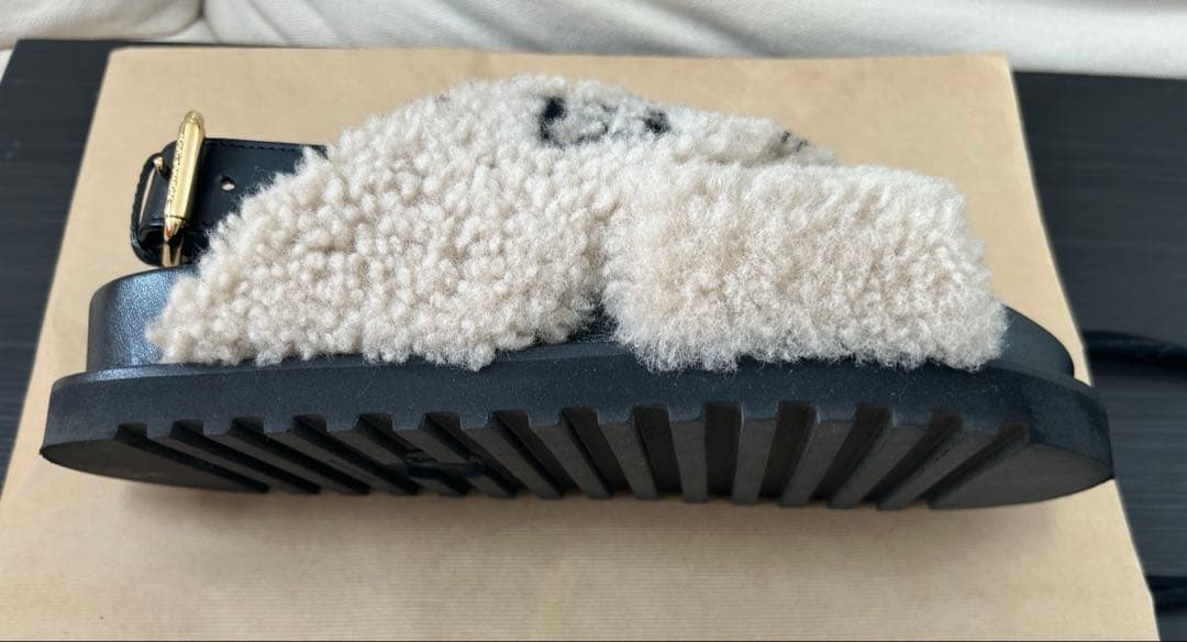 LOUIS VUITTON ルイヴィトン　ロゴ刺繍サンダル　秋冬用　36.5