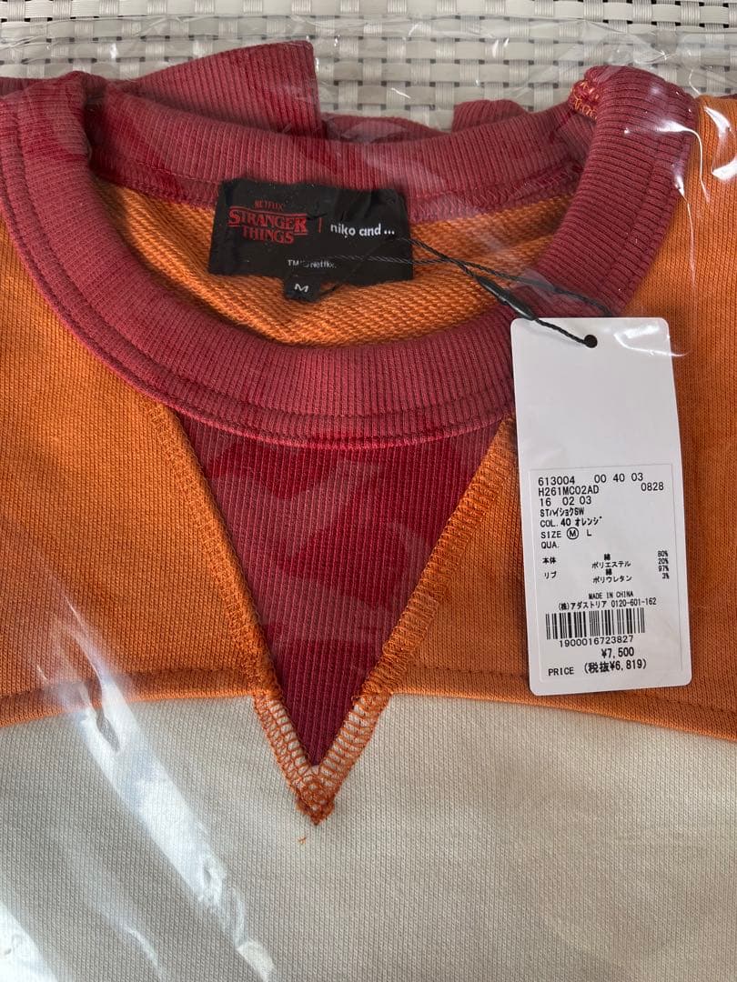 ◆新品◆【STRANGER THINGS】コラボ配色スウェット オレンジ M