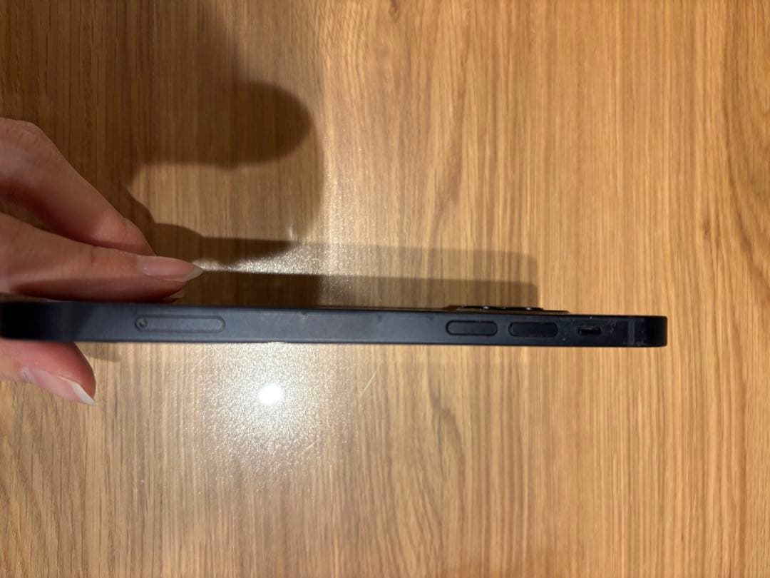 ゆ*ち様 Apple iPhone 12 ブラック 6.1インチ 本体　64G