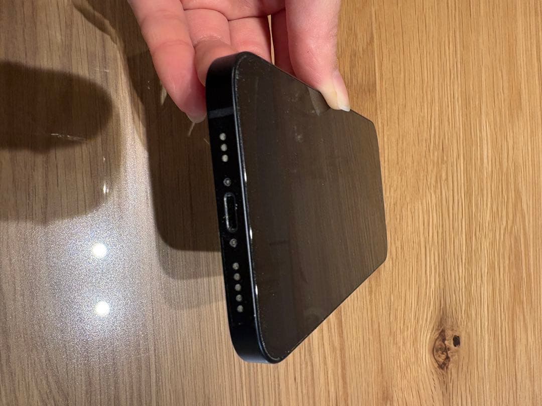 ゆ*ち様 Apple iPhone 12 ブラック 6.1インチ 本体　64G