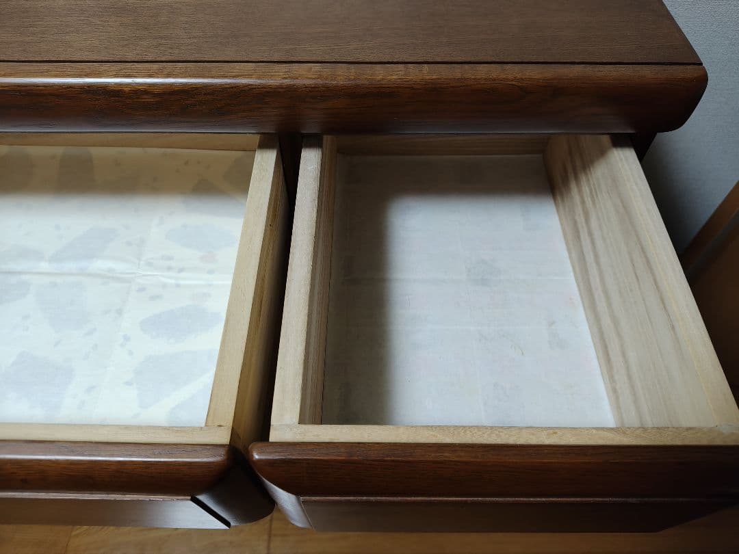 ブラウンのチェスト　タンス　アンティーク