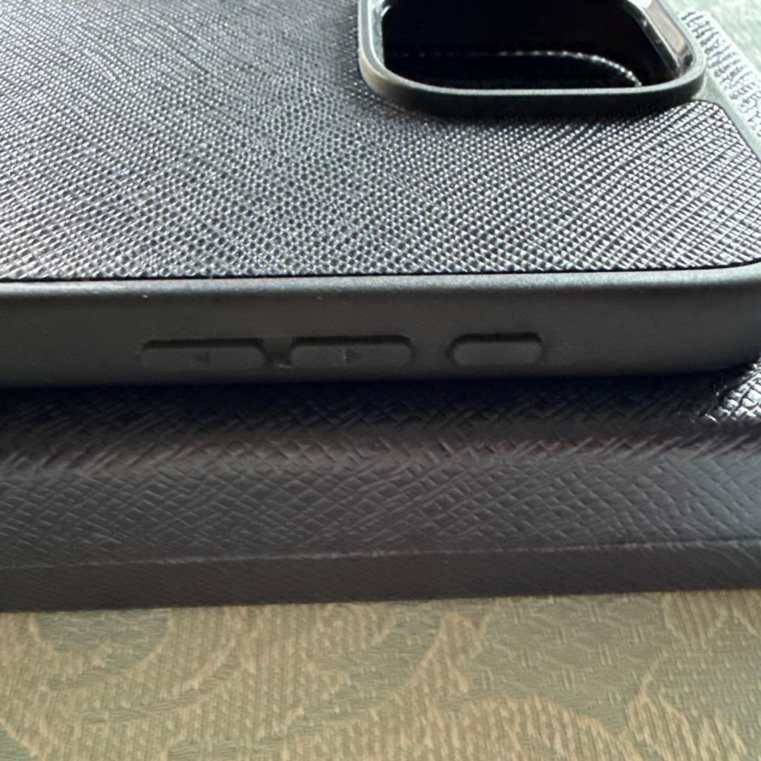 プラダ iPhone16 pro max サフィアーノ レザー スマホ ケース