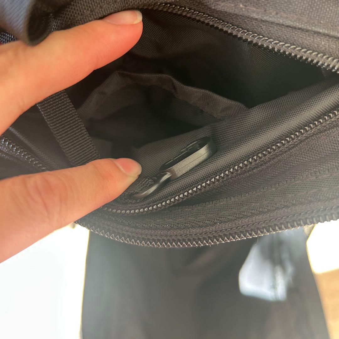 【1ヶ所裂けあり】Supreme メッシュバックパック ブラック