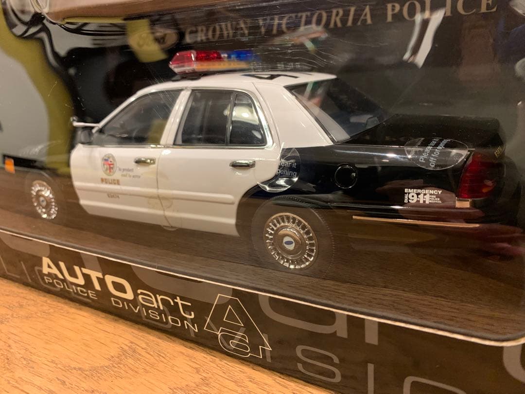 【絶版】オートアート 1/18 クラウンビクトリア　LAPD ロサンゼルス市警