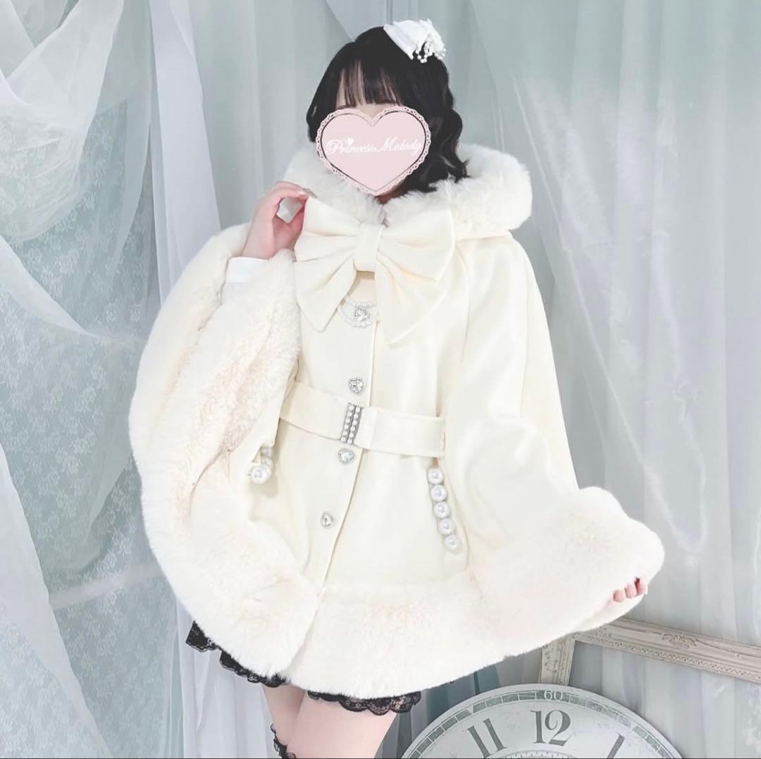 MARS マーズ リボン付きボリュームファーフードケープコート ホワイト