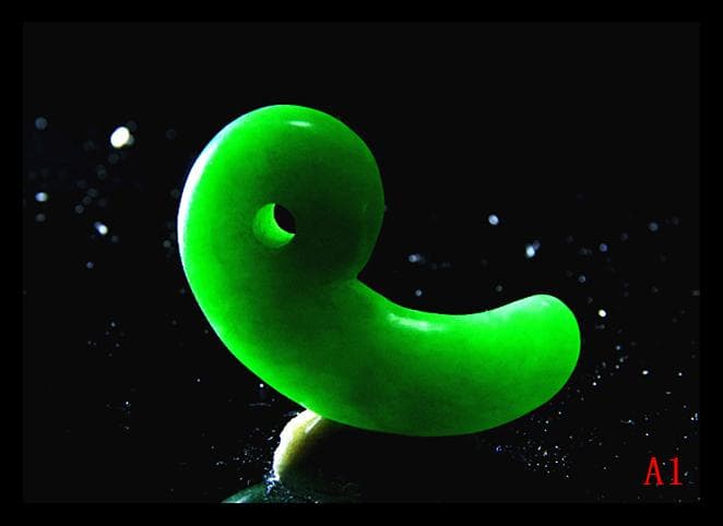 古墳期★極上ろうかん質硬玉翡翠製極希少★佐賀県唐津市宇木汲田形勾玉