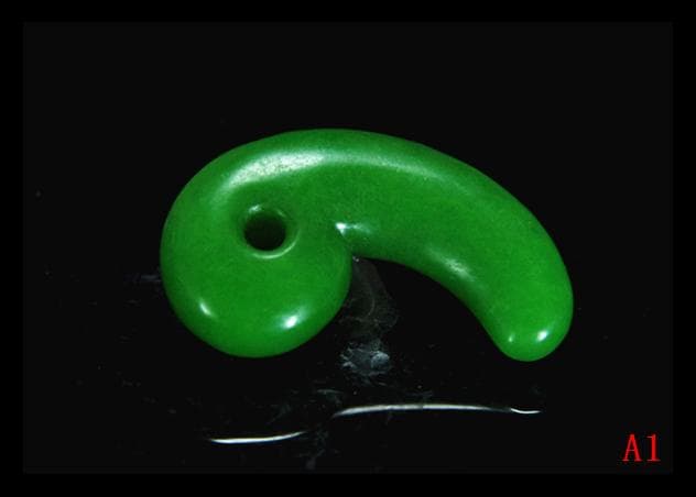 古墳期★極上ろうかん質硬玉翡翠製極希少★佐賀県唐津市宇木汲田形勾玉