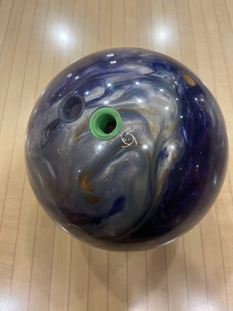 ボウリングボール　イクイノックス15.4