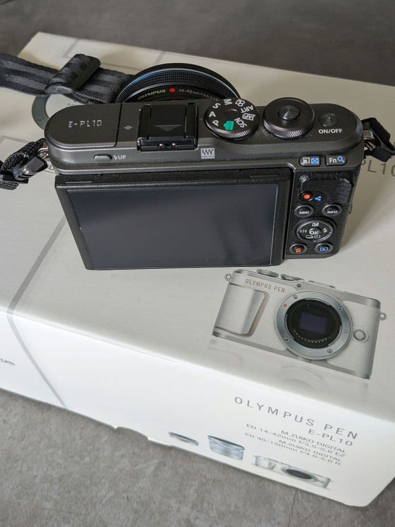 Olympus E-PL10 ミラーレス一眼 本体とレンズ2本、SDカード付き