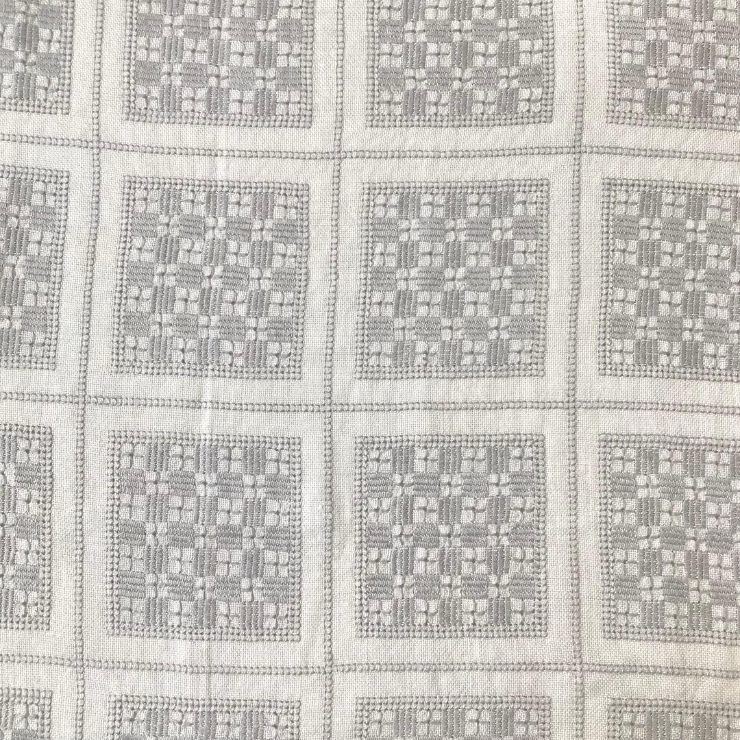 B北欧ヴィンテージ丁寧なニードルワークが施されたリネンのテーブルクロス（グレー）