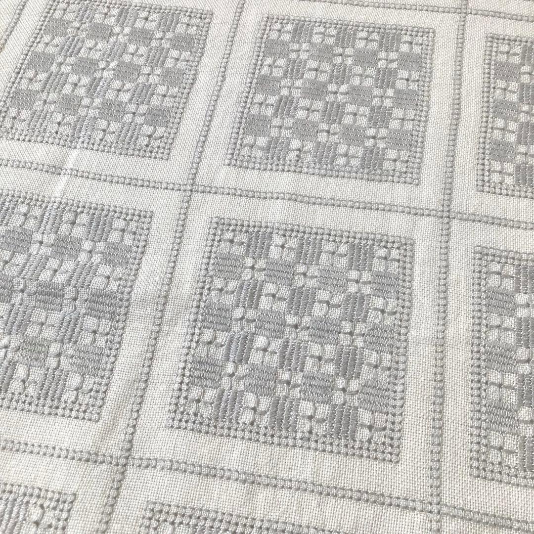 B北欧ヴィンテージ丁寧なニードルワークが施されたリネンのテーブルクロス（グレー）