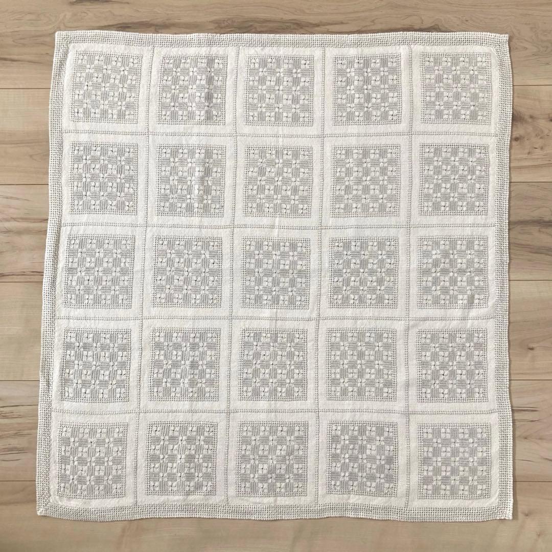 B北欧ヴィンテージ丁寧なニードルワークが施されたリネンのテーブルクロス（グレー）