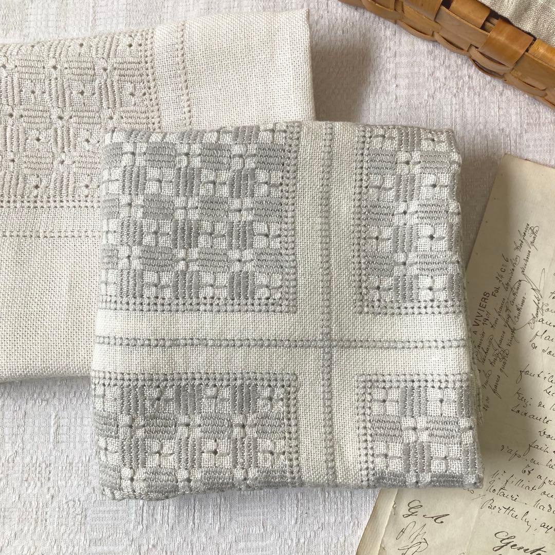 B北欧ヴィンテージ丁寧なニードルワークが施されたリネンのテーブルクロス（グレー）