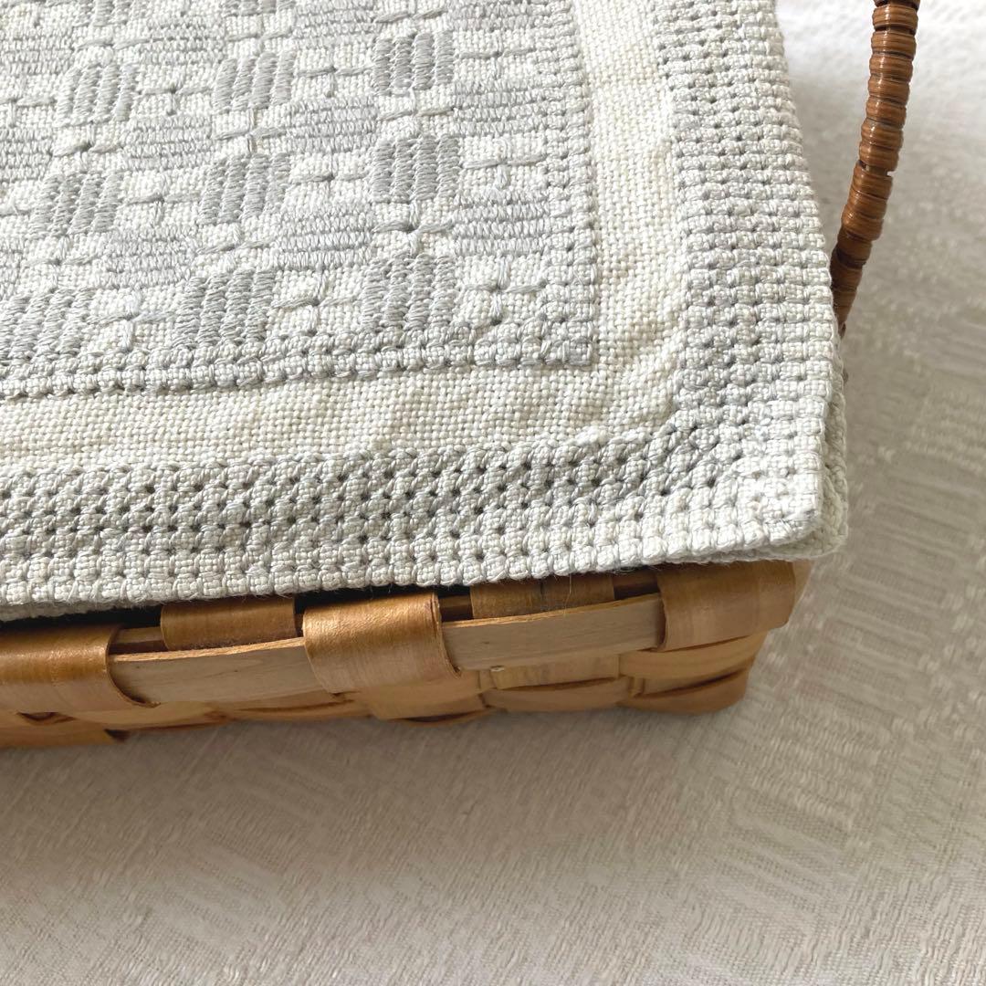 B北欧ヴィンテージ丁寧なニードルワークが施されたリネンのテーブルクロス（グレー）