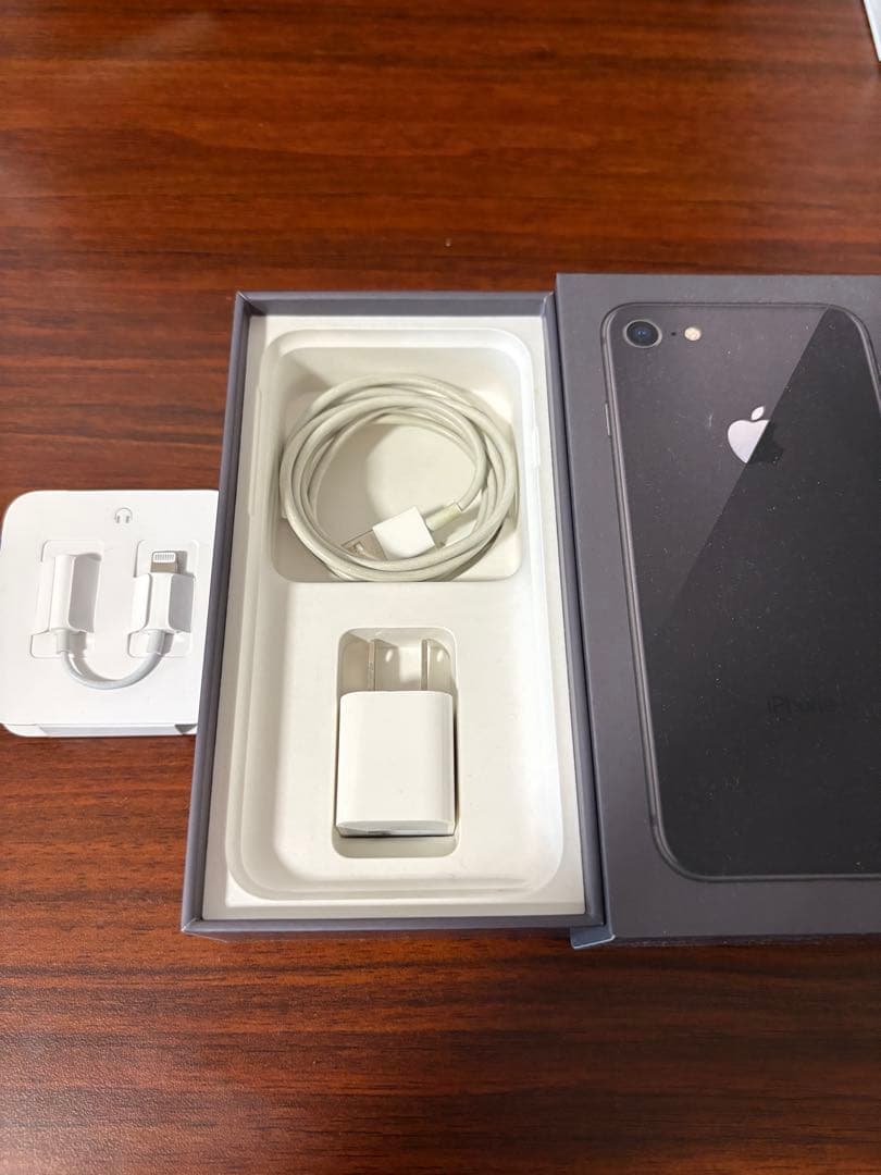 Apple iPhone 8 64GBブラック本体