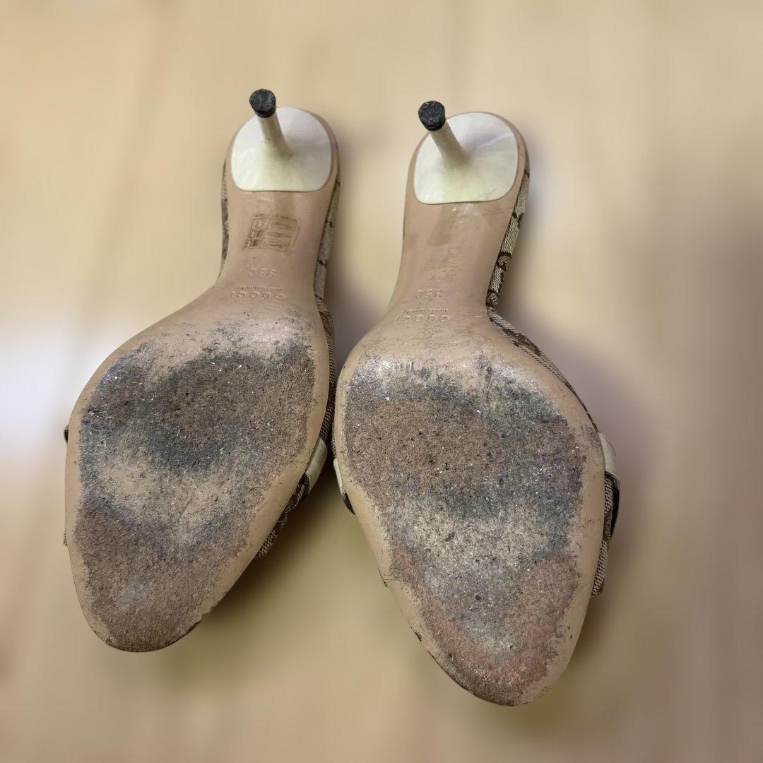 GUCCI ベージュ ロゴサンダル