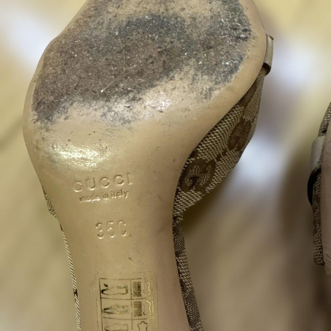 GUCCI ベージュ ロゴサンダル