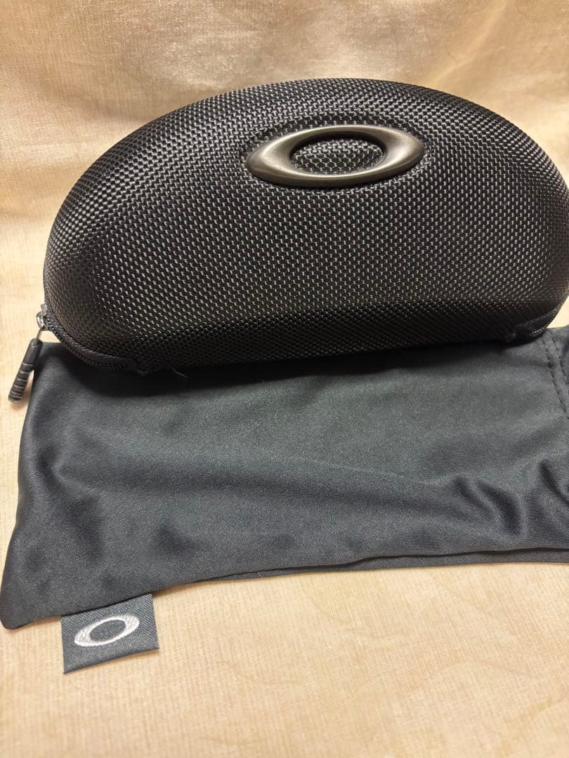 Oakley サングラス FUEL CELL ブラックフレーム ケース 収納袋