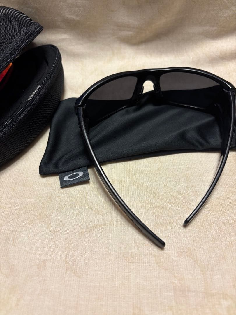 Oakley サングラス FUEL CELL ブラックフレーム ケース 収納袋