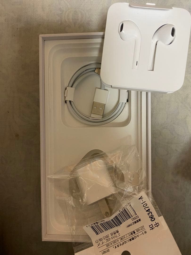 iPhone 8 plus 64GB SIMフリー ドバイ正規店モデル