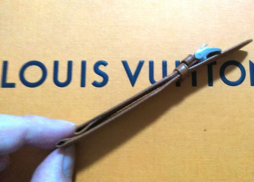 未使用 OMEGA純正　オメガ レザーベルト　やや濃いブラウン 17mm