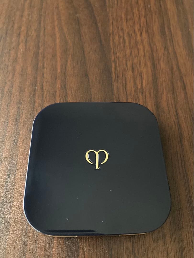 【Momo】クレ・ド・ポー ボーテ プードルコンパクトエサンシエルn