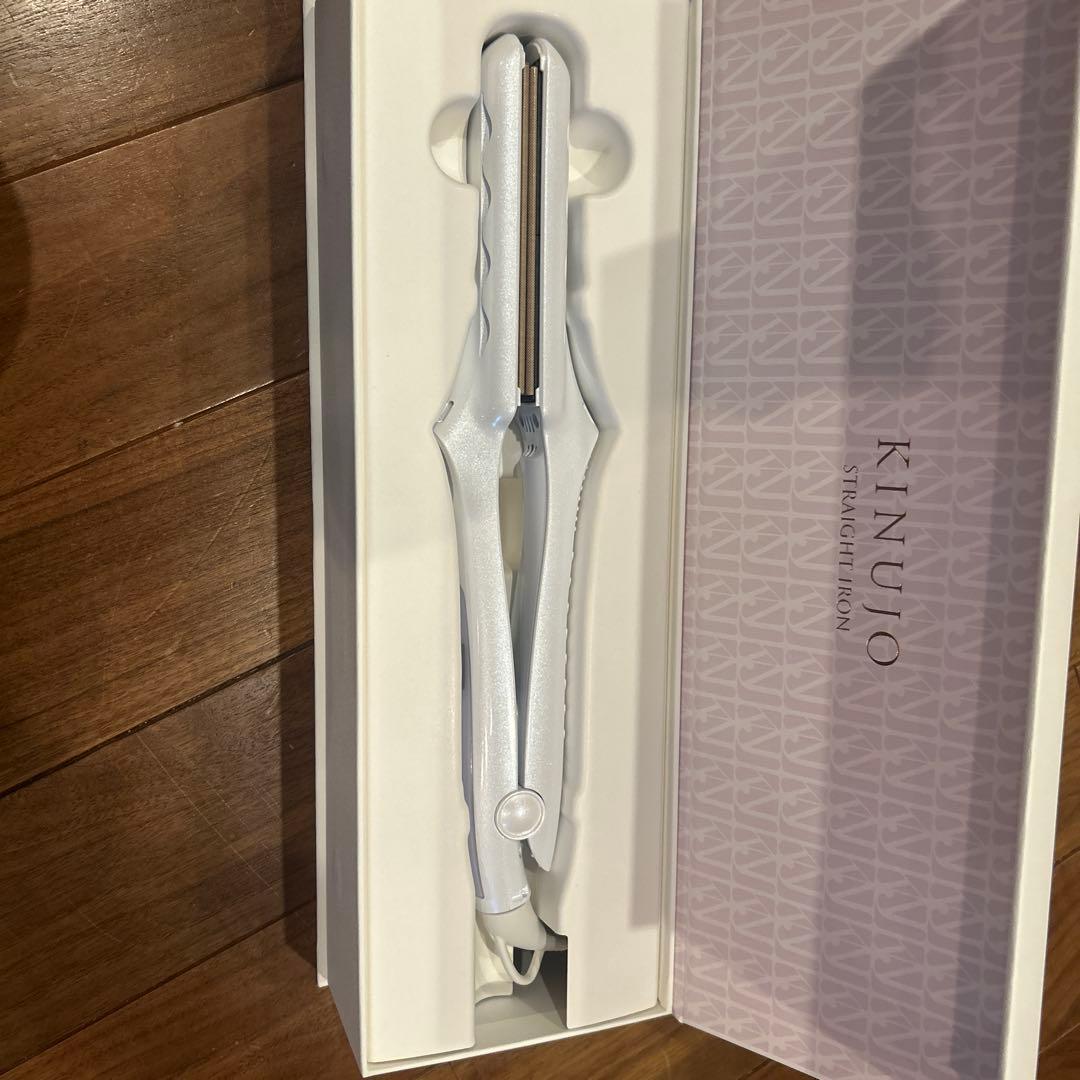 早い者勝ち！新品未使用　絹女　KINUJO ストレートヘアアイロン LM225