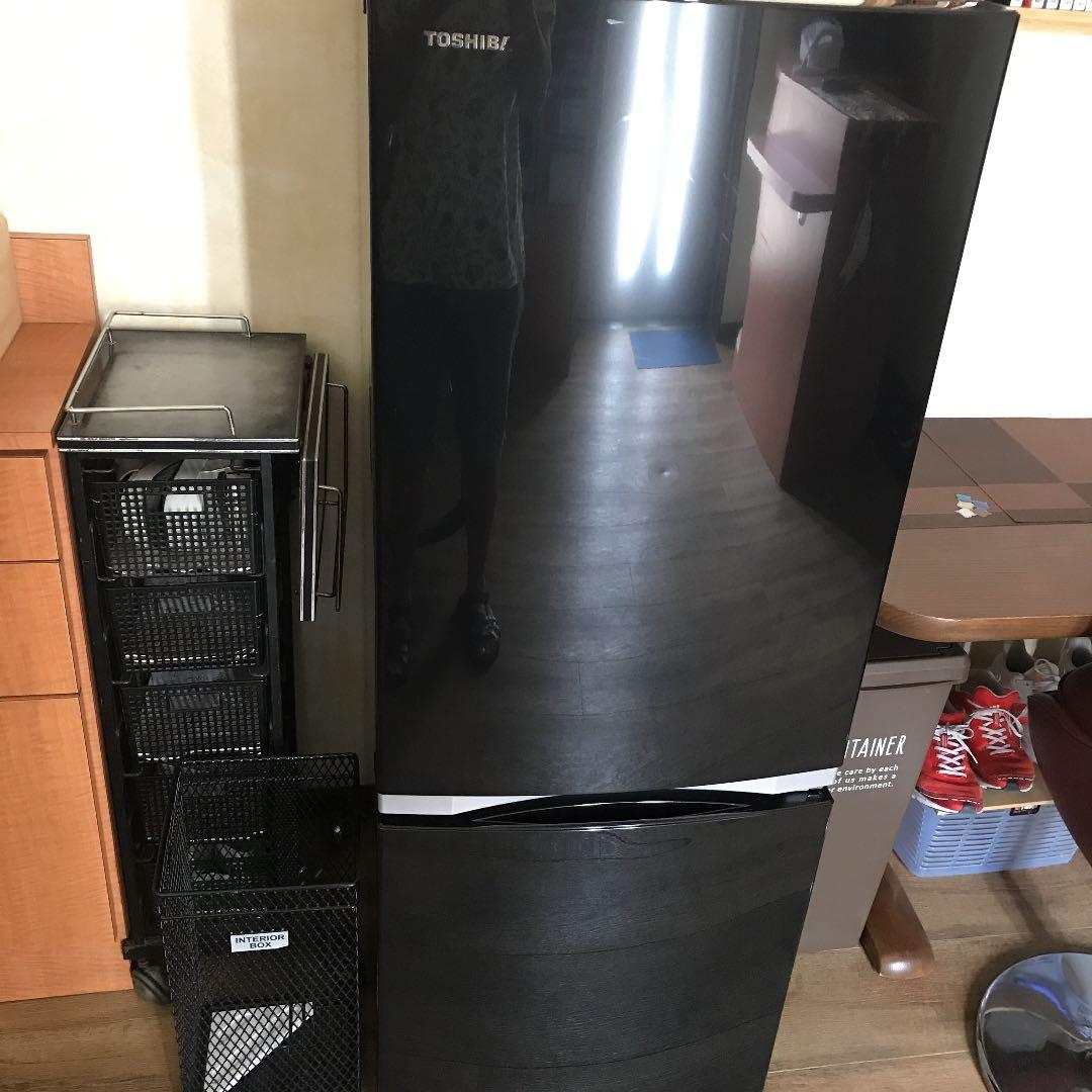 中央に小さな凹み、匂いあり、内部は綺麗です