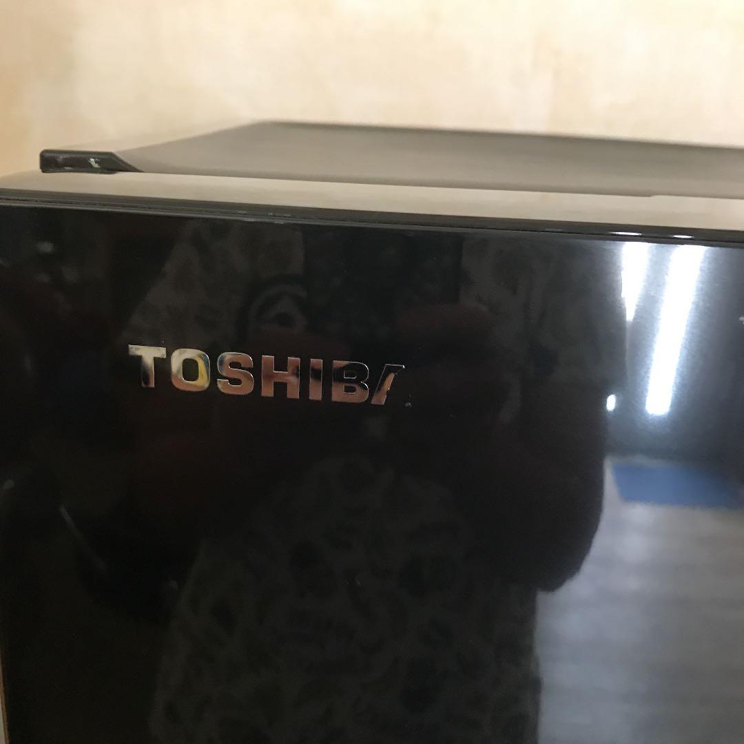 中央に小さな凹み、匂いあり、内部は綺麗です