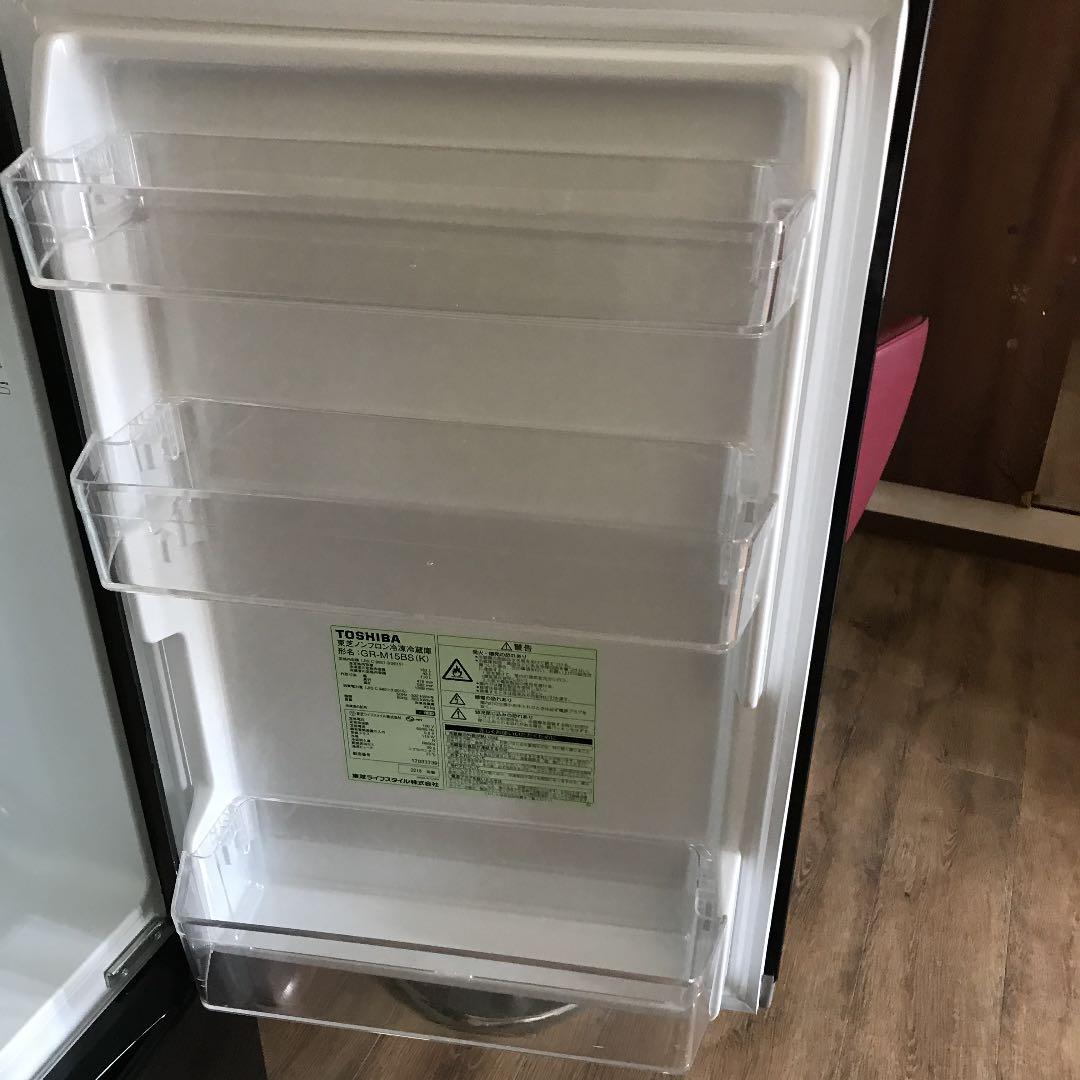 中央に小さな凹み、匂いあり、内部は綺麗です