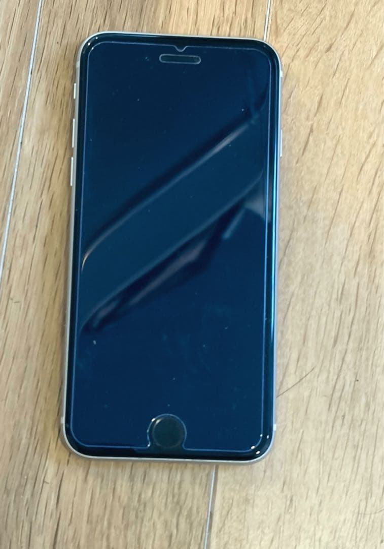 iPhone SE3 本体 64GB SIMフリー 81% 画面割れなし