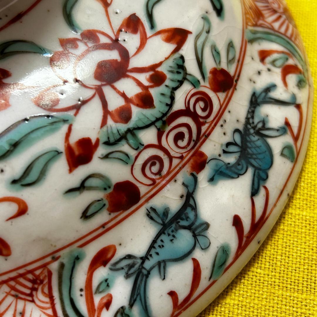 中国古美術　明時代　呉須赤絵　花草鳥魚文　古染付龍文飾皿　唐物　南京赤絵　箱付き