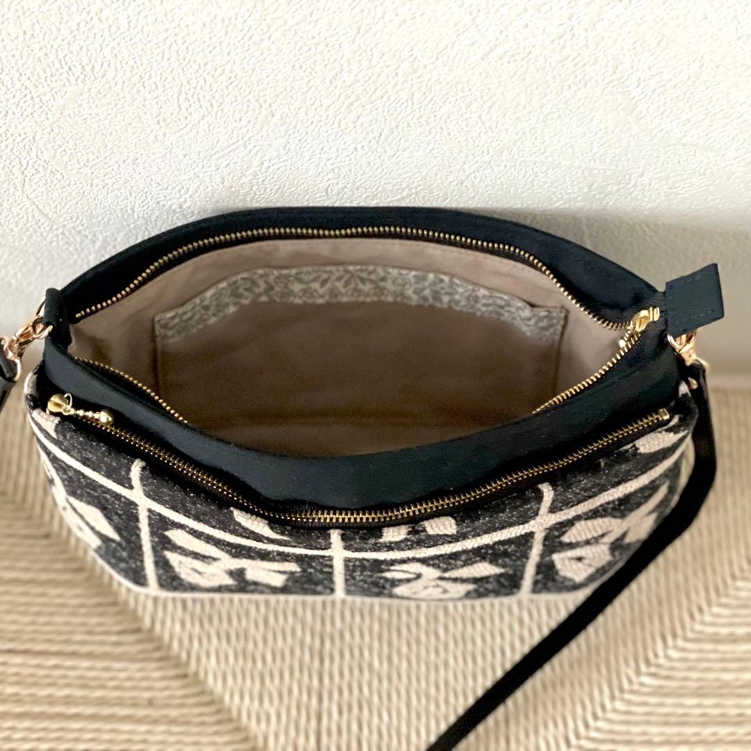 ⚮̈ミナペルホネン　Lulu black ドラポケショルダー　ポシェット