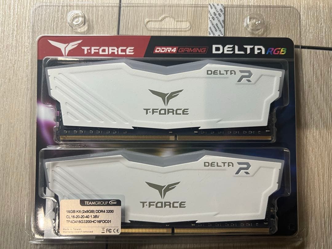 【ほぼ新品】TEAM RGB WHITE DDR4 3200Mhz 8G✕2枚