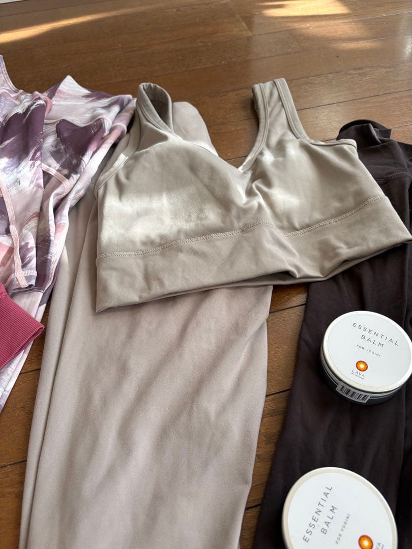 スカーラ　ラバ　リアルストーンヨガウェアセット レギンス 2個バーム付き