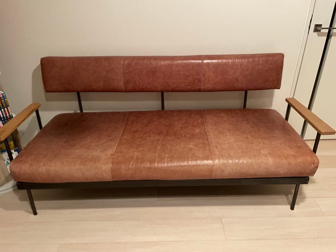 アデペシュ　３人掛けレザーソファ