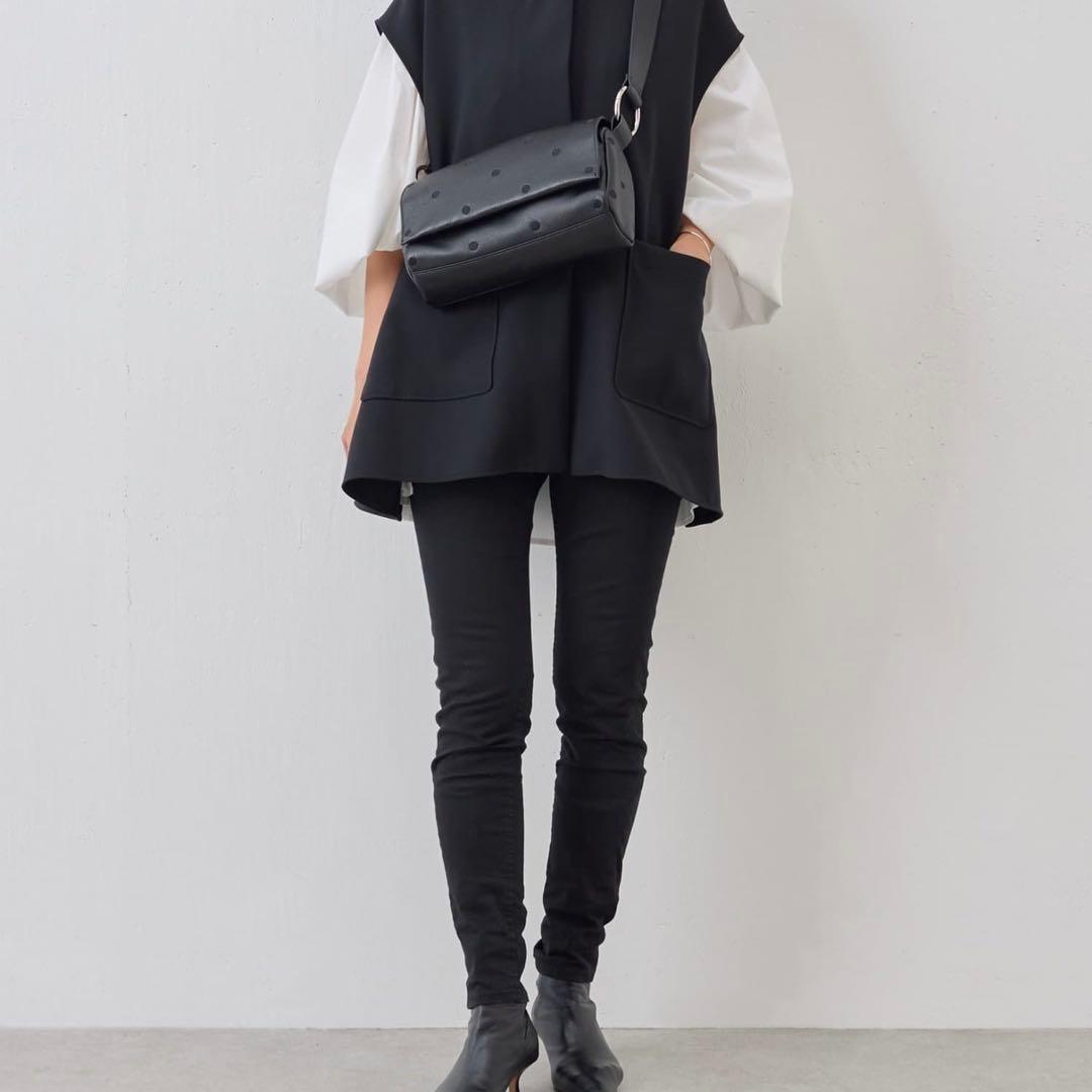 BEARDSLEYビアズリー　ドットボディバッグ　ブラック