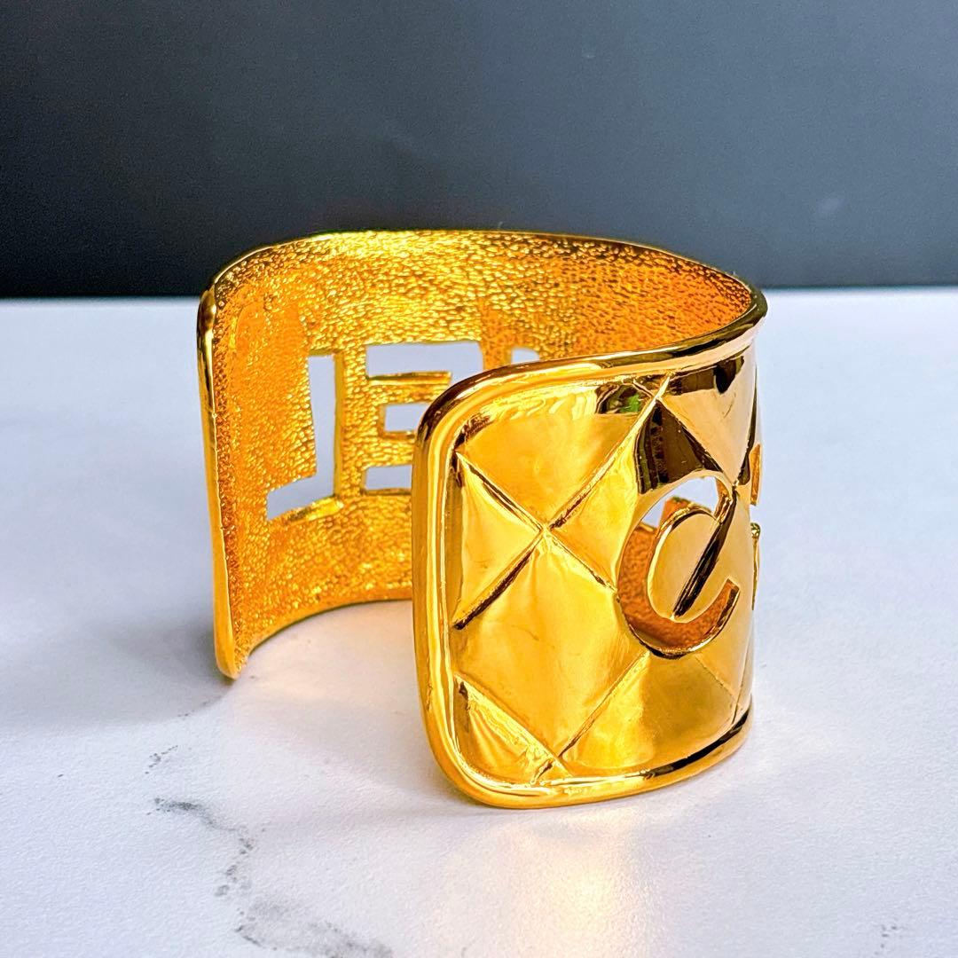 【美品】シャネル　ヴィンテージ　マトラッセ　キルティング　ブレスレット　バングル