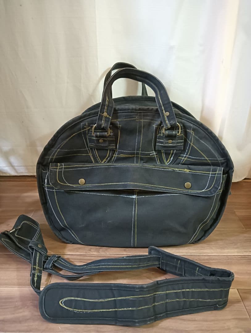 Christopher Nemeth　クリストファーネメス黒の丸型ドラムバッグ