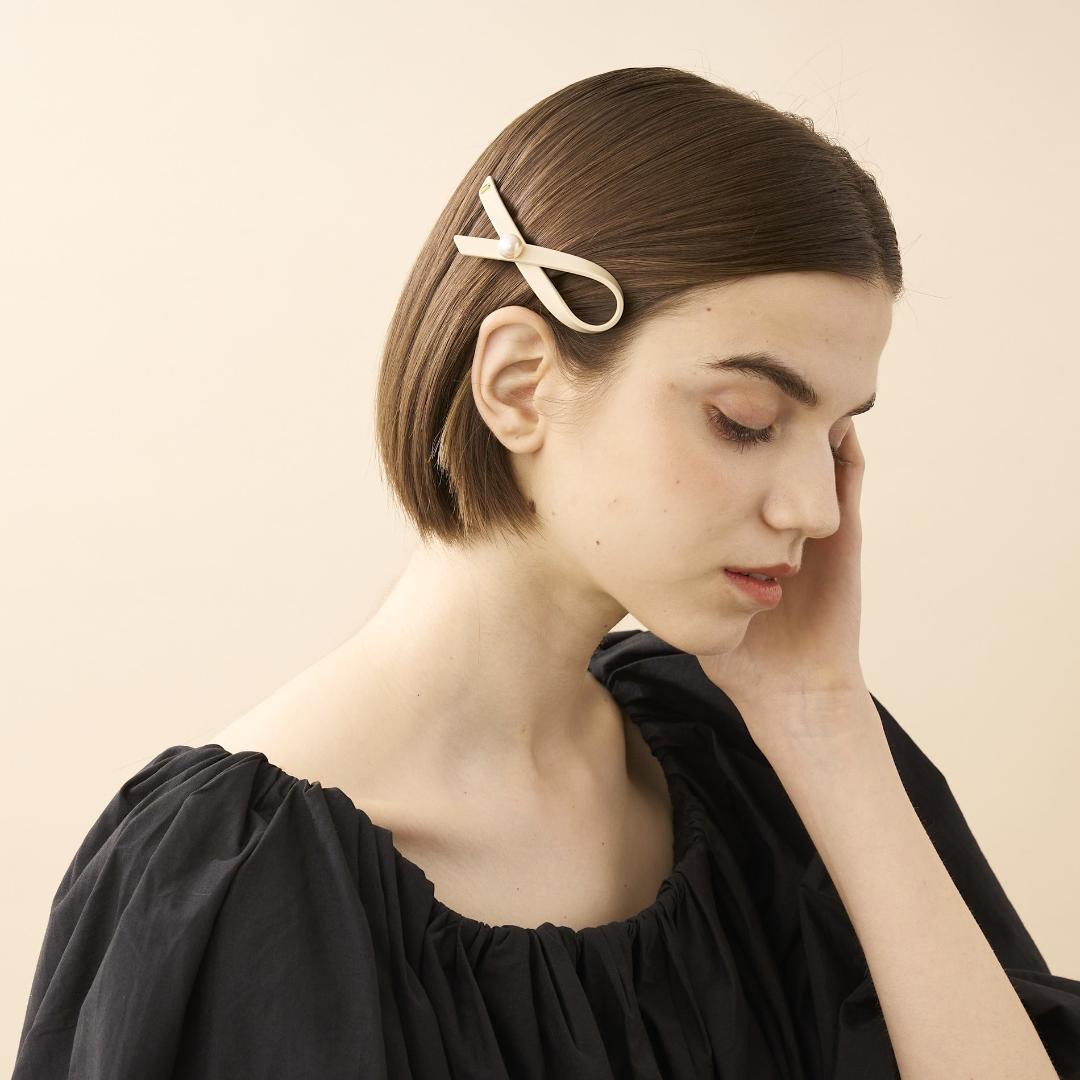 アレクサンドルドゥパリ パールリボンバレッタ 黒 TIMELESS