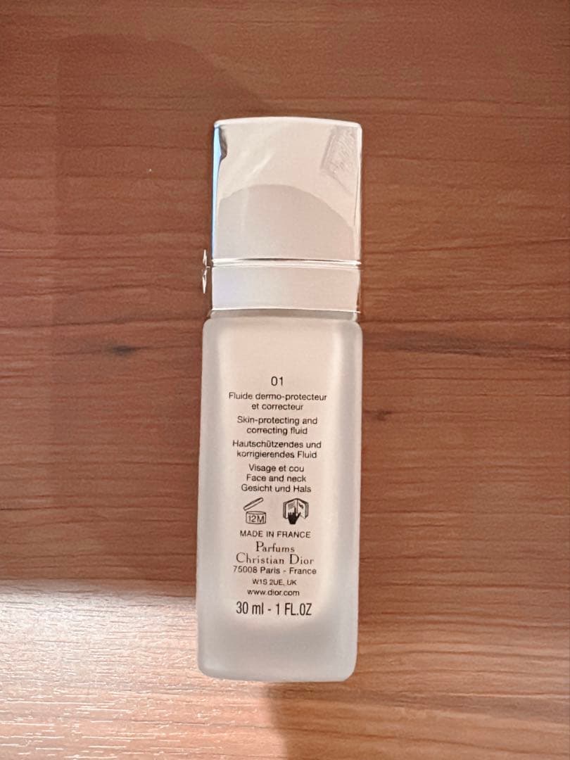 ディオールプレステージホワイトルプロテクターUVルミエールBB 01