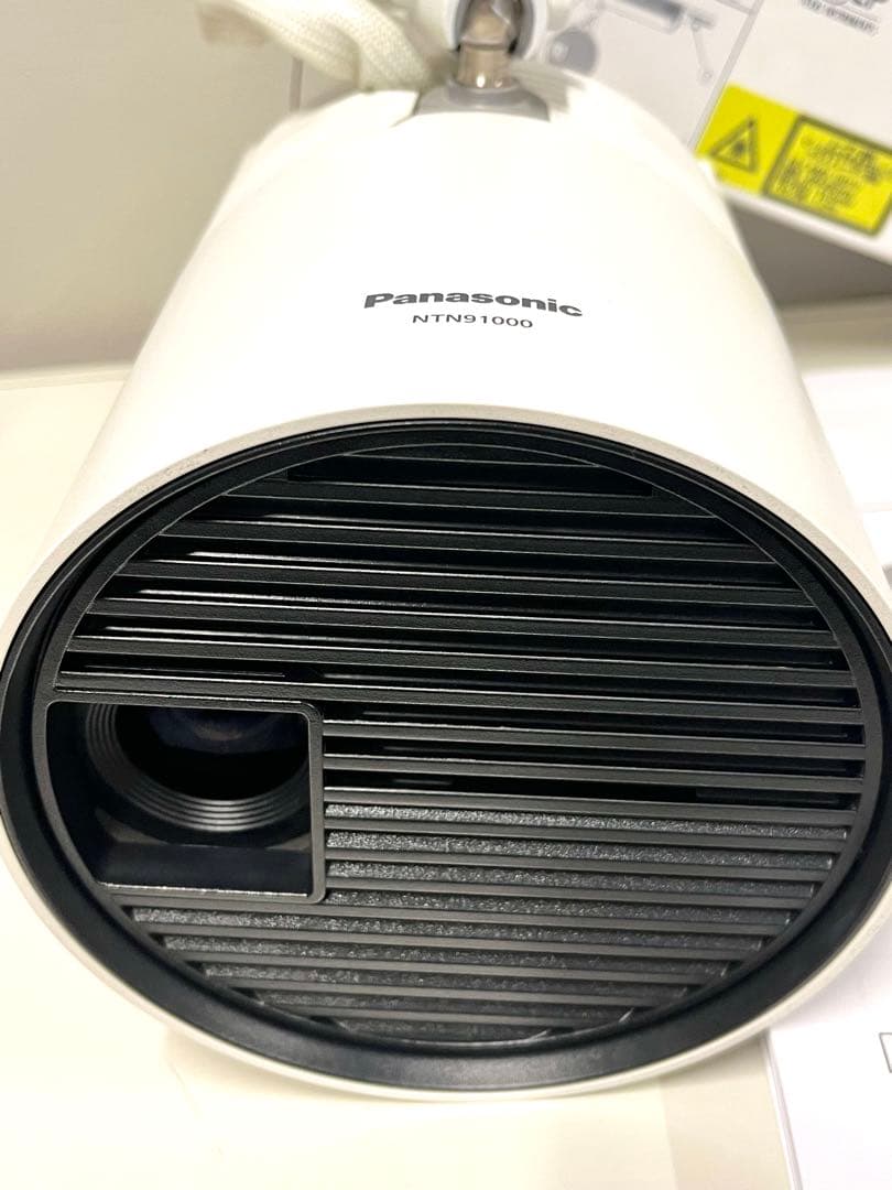 Panasonic NTN91000W プロジェクター本体①