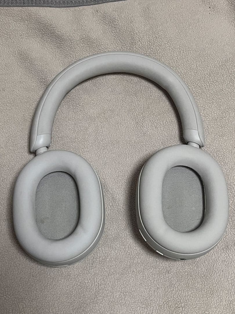 SONY WH-1000XM5 ワイヤレスヘッドホン ホワイト 美品 ケース付き