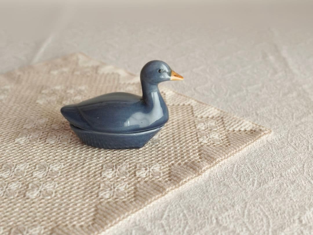 * vintage pot ୨୧ * 蒼い鳥の mini テリーヌポット